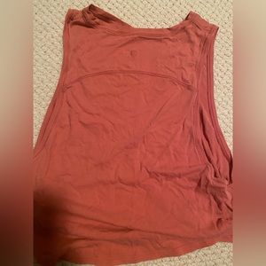 LULULEMON CROP TANK TOP! SUPER CUTE ONLY WORN A FEW TIMES!! SIZE 2